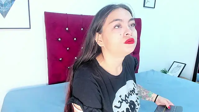 Snapshot of Mia_Collivens chatting on October 13, 2025, 11:21 am Mia Collivens online show from October 13, 2025, 11:21 am