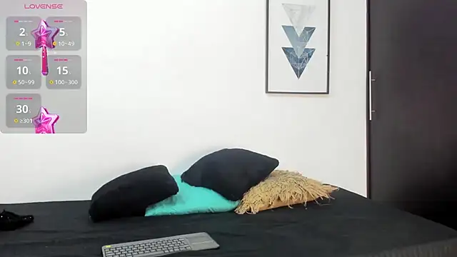 Snapshot of Mia_Collivens chatting on October 30, 2025, 12:17 pm Mia Collivens online show from October 30, 2025, 12:17 pm