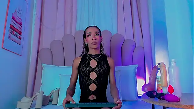 Snapshot of NicoleMadrird chatting on September 18, 2025, 3:30 am NicoleMadrird online show from September 18, 2025, 3:30 am