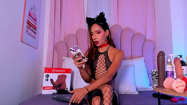 NicoleMadrird online show from May 7, 2026, 12:10 pm