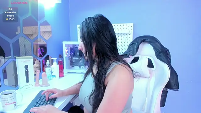 Snapshot of Alice_26_ chatting on December 3, 2025, 1:53 pm Alice 26 online show from December 3, 2025, 1:53 pm