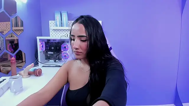 Alice 26  online show from April 7, 2026, 7:03 pm