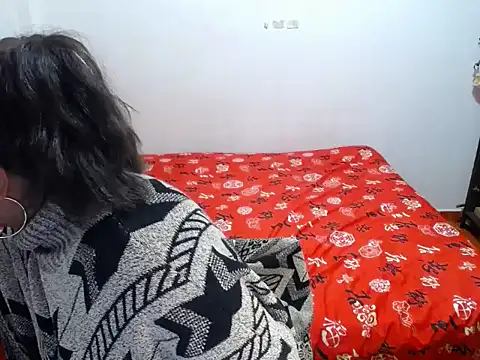 Tu-Reina online show from October 15, 2025, 2:33 am