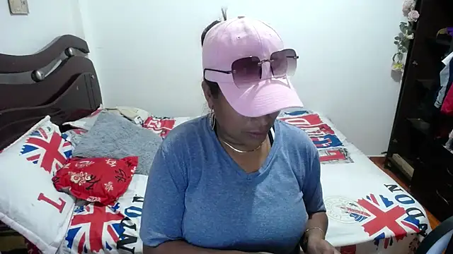 Tu-Reina online show from October 26, 2025, 6:58 pm