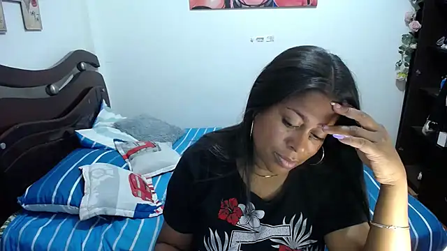 Tu-Reina online show from November 13, 2025, 1:26 am