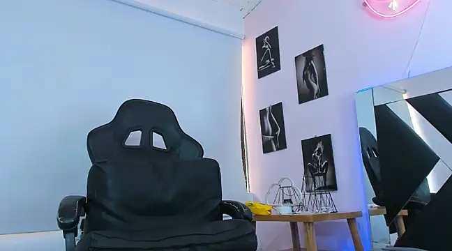 aurimel valentina online show from March 13, 2025, 7:06 pm