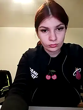 MeCherryy online show from April 23, 2026, 4:42 pm