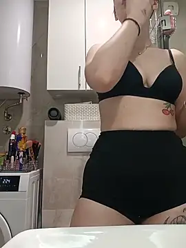 MeCherryy online show from May 15, 2026, 3:19 pm
