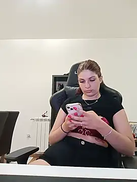 MeCherryy online show from June 4, 2026, 6:36 pm