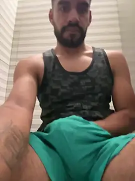 Snapshot of Leon__Hart_ chatting on July 11, 2026, 5:37 pm Leon Hart online show from July 11, 2026, 5:37 pm