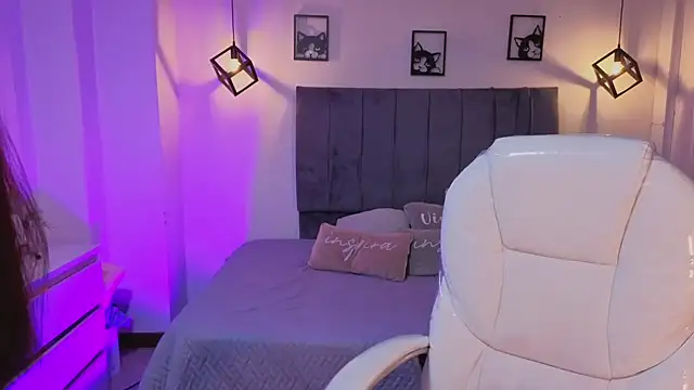 Pretty Johnson  online show from June 7, 2026, 3:10 am