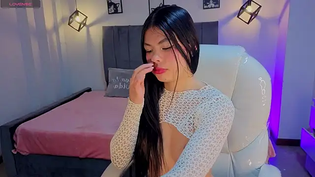Pretty Johnson  online show from August 6, 2026, 3:08 am