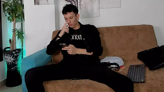 Giotrashy online show from December 17, 2025, 12:16 am