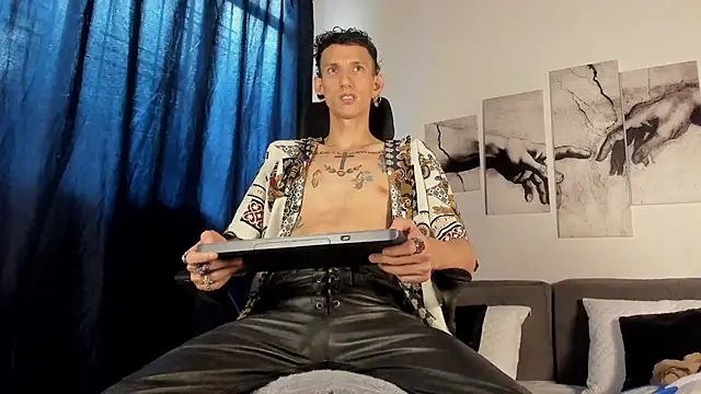 Snapshot of Giotrashy chatting on July 21, 2026, 7:49 pm Giotrashy online show from July 21, 2026, 7:49 pm