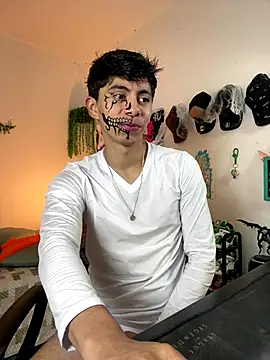 Snapshot of Yaiden_11 chatting on October 31, 2025, 1:45 pm Yaiden 11 online show from October 31, 2025, 1:45 pm