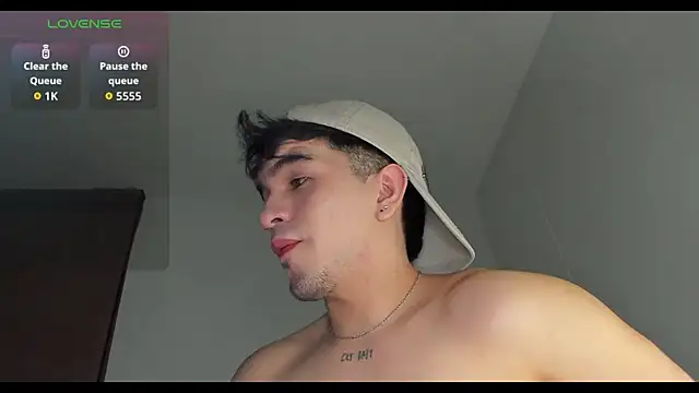 Snapshot of cmzo_ chatting on October 13, 2025, 12:43 am cmzo online show from October 13, 2025, 12:43 am