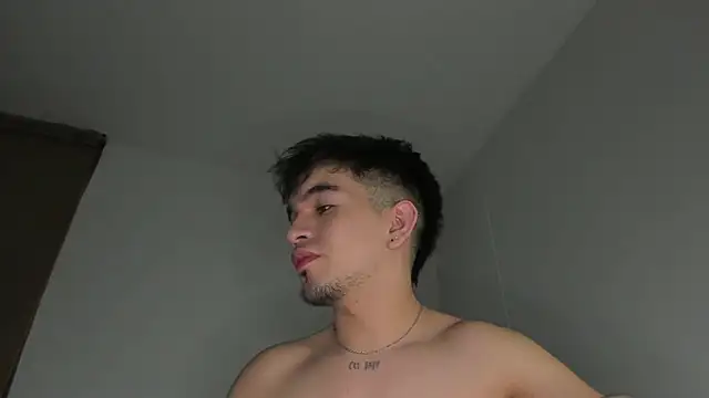 Snapshot of cmzo_ chatting on November 4, 2025, 1:05 am cmzo online show from November 4, 2025, 1:05 am