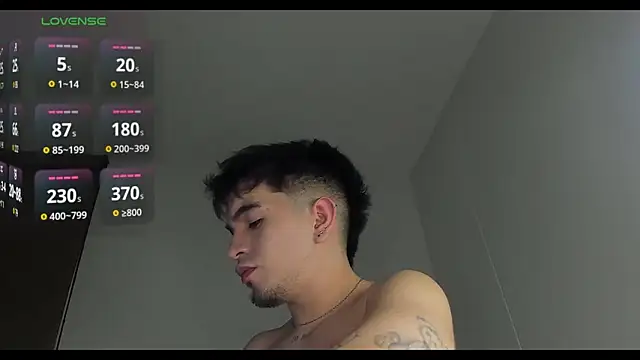 Snapshot of cmzo_ chatting on December 23, 2025, 1:36 am cmzo online show from December 23, 2025, 1:36 am