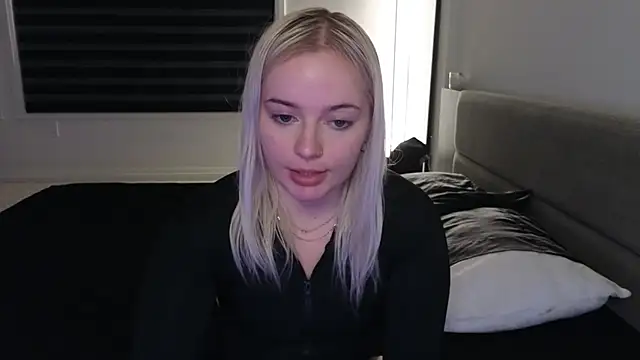 margot robbie7 online show from November 3, 2025, 11:15 pm