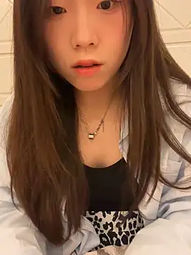 Snapshot of Minnie-66 chatting on March 17, 2025, 9:44 am Minnie-66 online show from March 17, 2025, 9:44 am