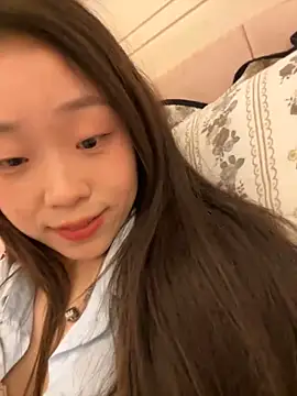 Snapshot of Minnie-66 chatting on March 19, 2025, 12:01 pm Minnie-66 online show from March 19, 2025, 12:01 pm