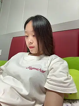 Snapshot of Minnie-66 chatting on September 15, 2025, 10:37 am Minnie-66 online show from September 15, 2025, 10:37 am