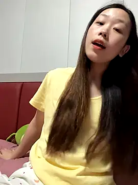 Snapshot of Minnie-66 chatting on October 4, 2025, 11:19 am Minnie-66 online show from October 4, 2025, 11:19 am