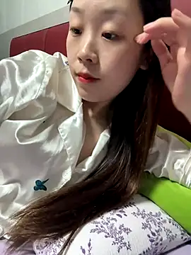 Snapshot of Minnie-66 chatting on October 8, 2025, 11:52 am Minnie-66 online show from October 8, 2025, 11:52 am