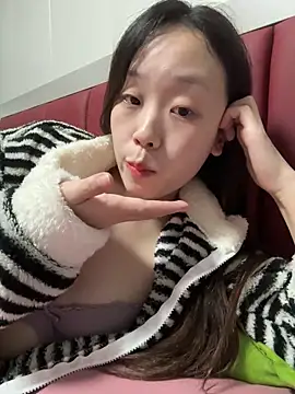 Snapshot of Minnie-66 chatting on October 19, 2025, 12:06 pm Minnie-66 online show from October 19, 2025, 12:06 pm