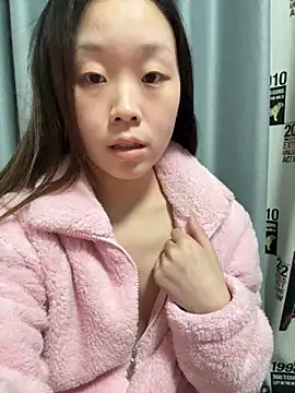 Snapshot of Minnie-66 chatting on October 24, 2025, 11:28 am Minnie-66 online show from October 24, 2025, 11:28 am