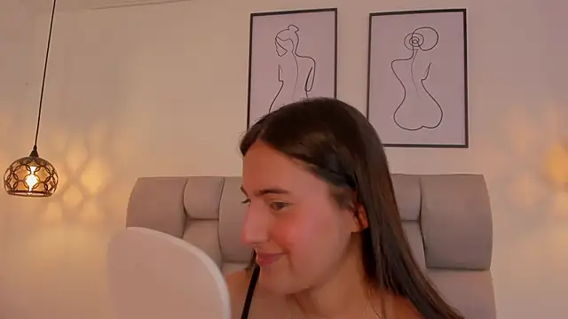 Hanna Evans   online show from September 24, 2025, 12:19 pm