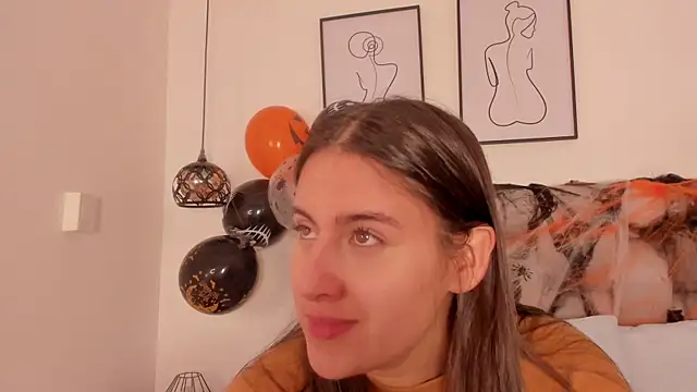 Hanna Evans   online show from October 25, 2025, 12:34 pm