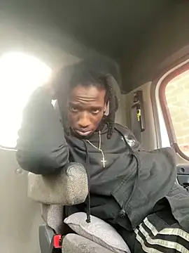 Snapshot of Sir-Tucker chatting on March 17, 2025, 5:49 pm Sir-Tucker online show from March 17, 2025, 5:49 pm