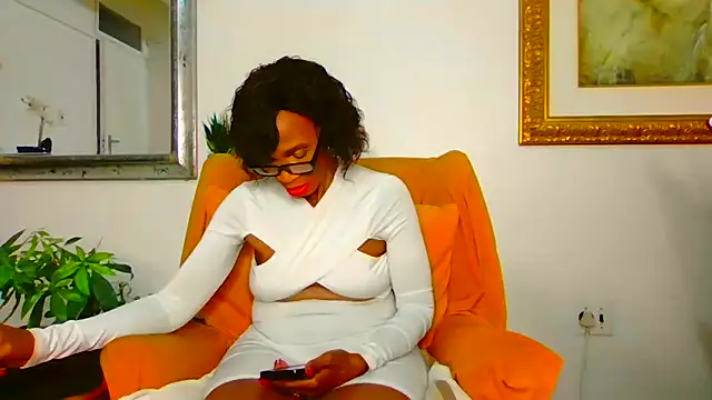 ModelZoee online show from April 24, 2026, 5:37 pm