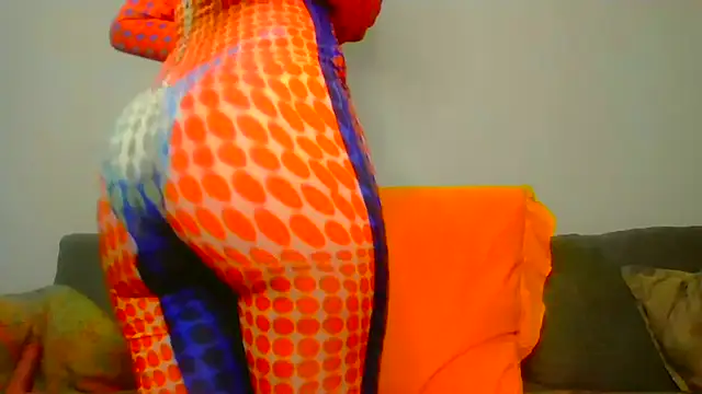 ModelZoee online show from June 26, 2026, 5:39 pm