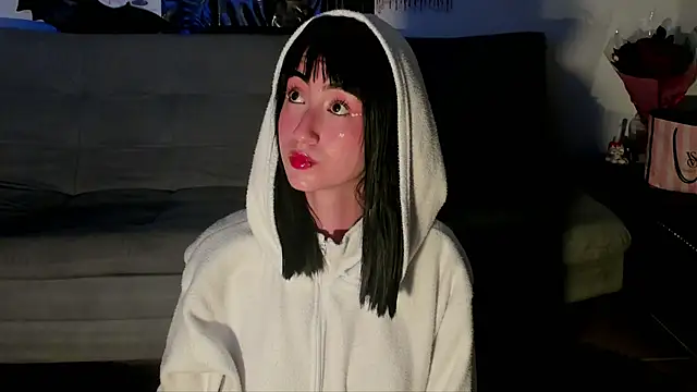 Snapshot of pauline_rouge chatting on October 6, 2025, 10:12 am pauline rouge online show from October 6, 2025, 10:12 am