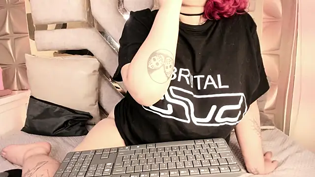 cinnamon8  online show from March 18, 2025, 4:15 pm