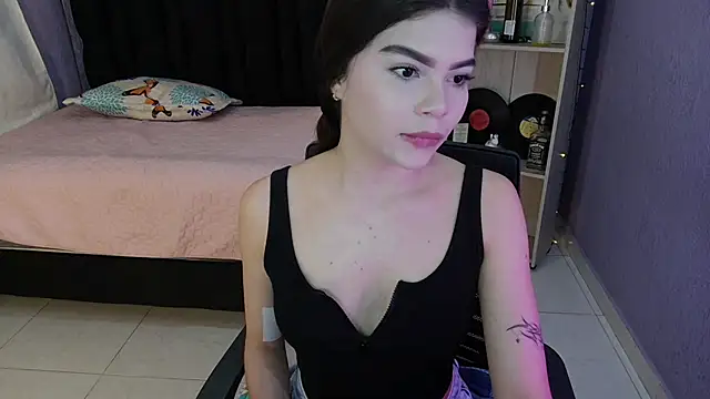 sweet c4ndy online show from October 26, 2025, 3:18 pm