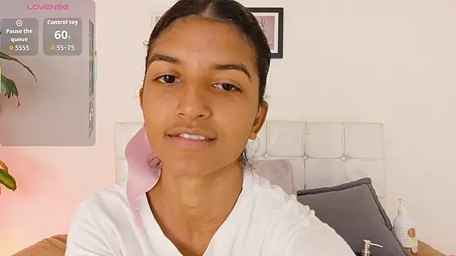 Snapshot of YuliethPetite chatting on September 19, 2025, 4:51 pm YuliethPetite online show from September 19, 2025, 4:51 pm