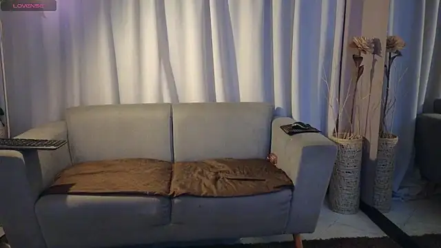 Snapshot of YuliethPetite chatting on March 3, 2026, 12:00 pm YuliethPetite online show from March 3, 2026, 12:00 pm