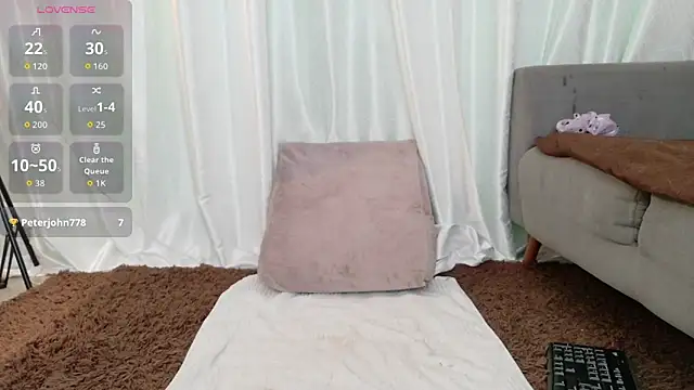 YuliethPetite online show from May 20, 2026, 1:17 pm