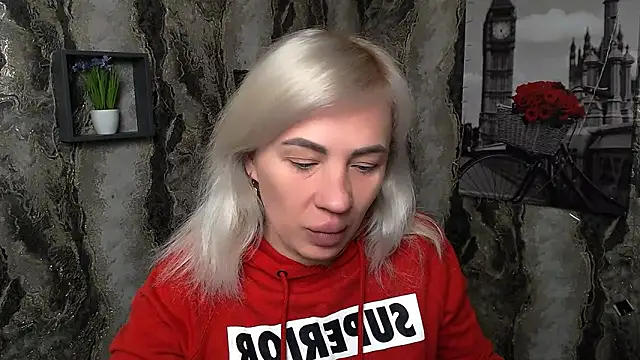  AmandaGold  online show from March 17, 2025, 6:51 am