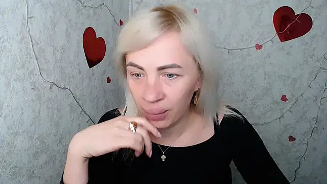  AmandaGold  online show from March 18, 2025, 6:25 am