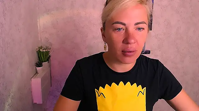  AmandaGold  online show from September 11, 2025, 4:23 am