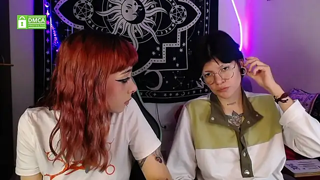 Snapshot of lovelockedlips chatting on October 1, 2025, 1:33 am lovelockedlips online show from October 1, 2025, 1:33 am