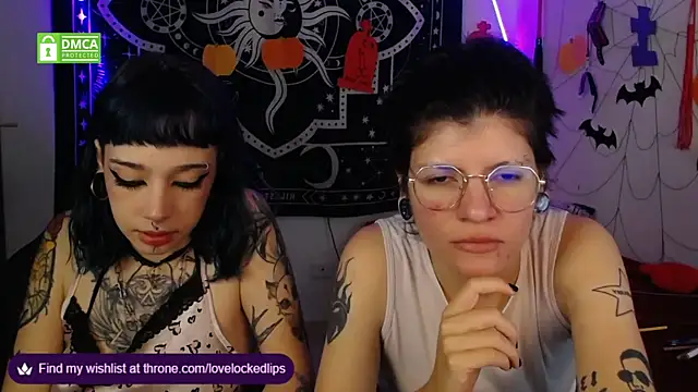 Snapshot of lovelockedlips chatting on October 25, 2025, 1:02 am lovelockedlips online show from October 25, 2025, 1:02 am