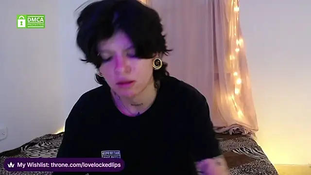 Snapshot of lovelockedlips chatting on March 1, 2026, 10:34 pm lovelockedlips online show from March 1, 2026, 10:34 pm