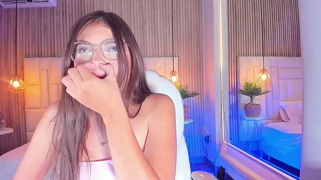 DulceVela  online show from September 8, 2025, 11:48 pm