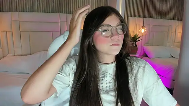 DulceVela  online show from September 15, 2025, 10:43 pm