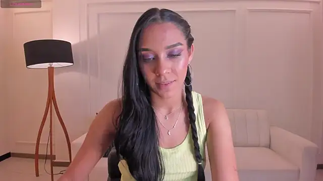 Snapshot of AmaliaCrus chatting on October 2, 2025, 8:05 pm AmaliaCrus online show from October 2, 2025, 8:05 pm